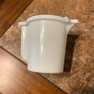 ⭐️ Tupperware Flip Top White Vintage Creamer 574-4